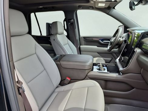 New 2026 GMC Yukon Elevation w/ Elevation Premium Package AWD/4WD image 36