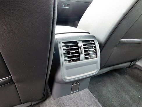 Used 2023 Volkswagen Arteon SE image 13