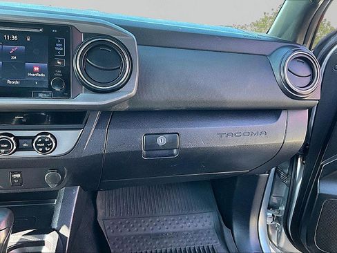 Used 2017 Toyota Tacoma TRD Sport w/ Tow Package (A/T) image 25