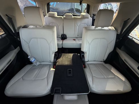 Used 2021 Ford Expedition Platinum image 30