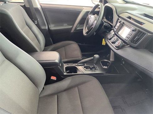 Certified 2018 Toyota RAV4 LE w/ Carpet Mat Package AWD/4WD image 31