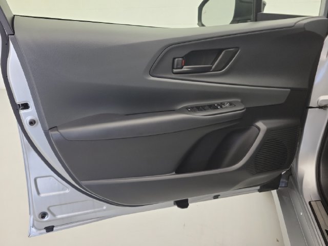Used 2024 Toyota Prius LE FWD image 18
