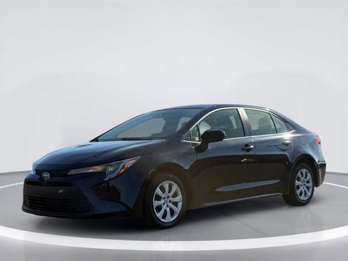 Used 2024 Toyota Corolla LE FWD image 2