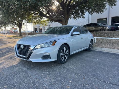 Used 2021 Nissan Altima 2.5 SV image 3