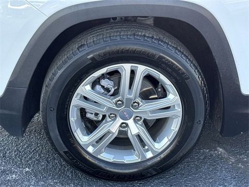 Used 2024 GMC Terrain SLE image 20