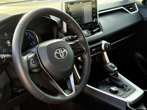 Used 2020 Toyota RAV4 Limited AWD/4WD image 19