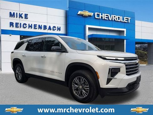 New 2026 Chevrolet Traverse LT image 1