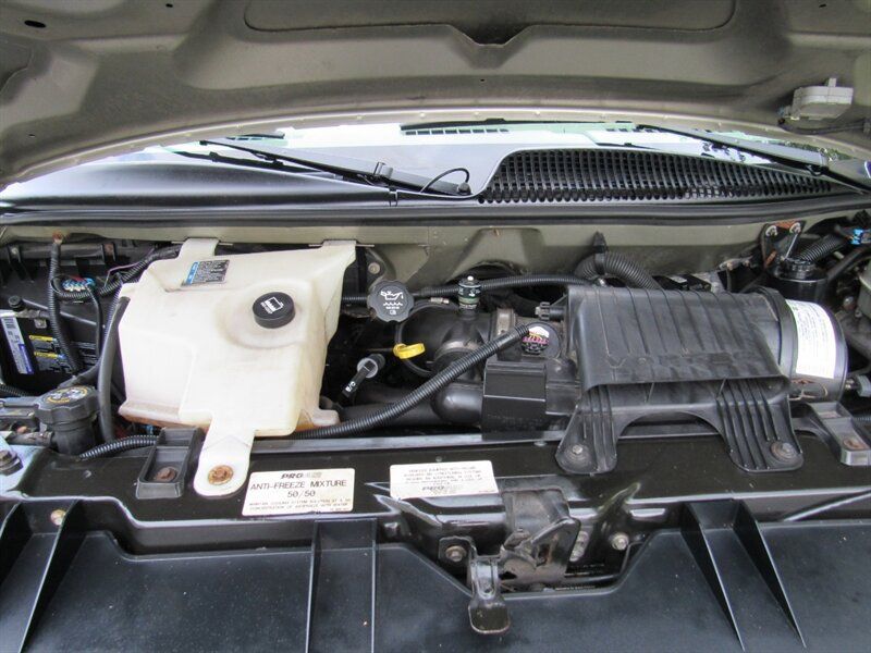 Used 2004 Chevrolet Express 2500 RWD image 17