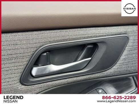 Used 2023 Nissan Rogue SV image 16