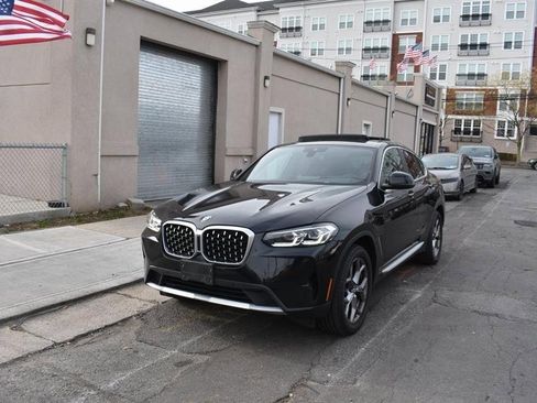 Used 2021 BMW X4 xDrive30i w/ M Sport Package image 2