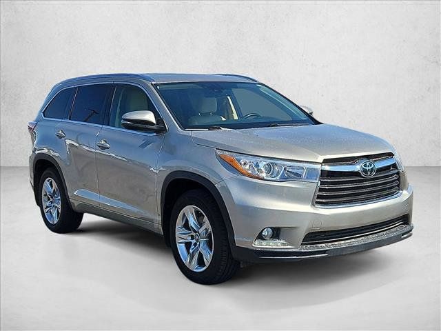 Used 2016 Toyota Highlander Limited w/ Driver Technology Package AWD/4WD image 3