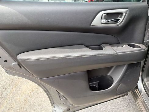 Used 2020 Nissan Pathfinder S AWD/4WD image 22