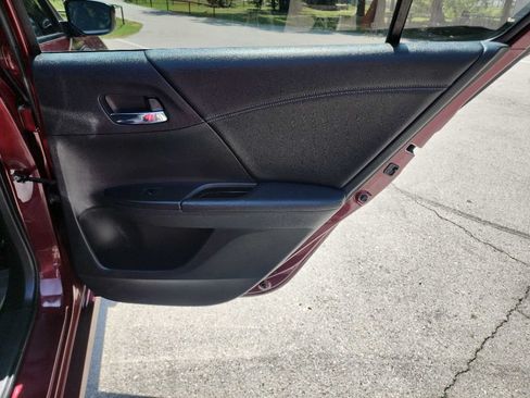 Used 2017 Honda Accord Sport image 30