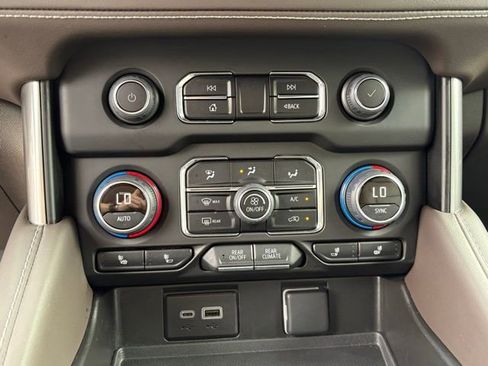 Used 2024 Chevrolet Tahoe Z71 w/ Luxury Package AWD/4WD image 19