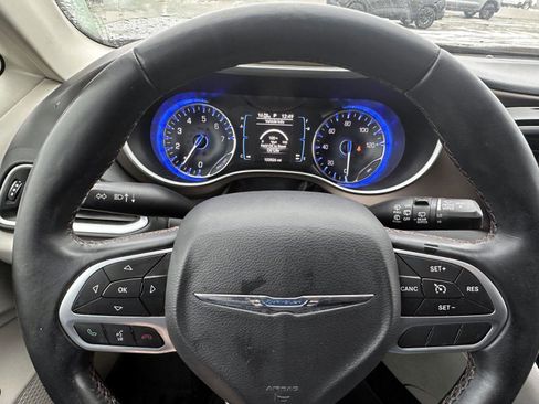 Used 2017 Chrysler Pacifica Touring-L image 15