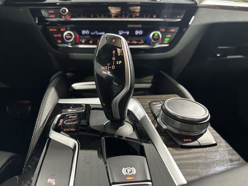 Used 2020 BMW M550i xDrive image 22