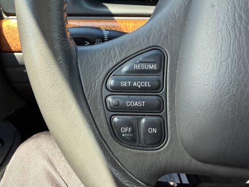 Used 2001 Lincoln Continental FWD image 19