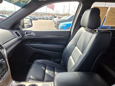Used 2017 Jeep Grand Cherokee Limited image 25