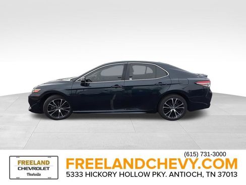 Used 2019 Toyota Camry SE image 6