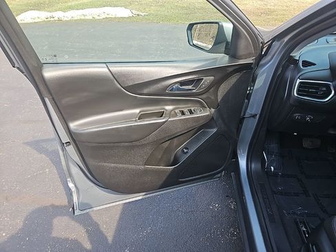 Used 2023 Chevrolet Equinox LT image 14