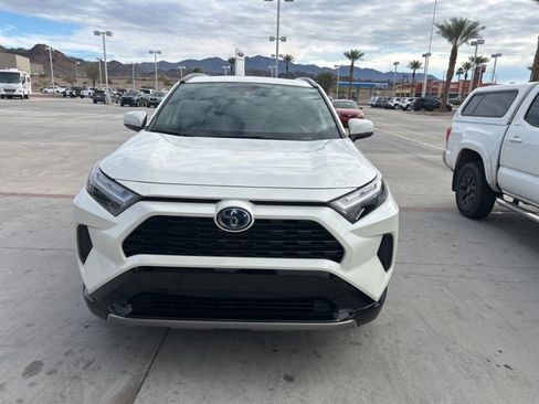 Used 2022 Toyota RAV4 SE image 2
