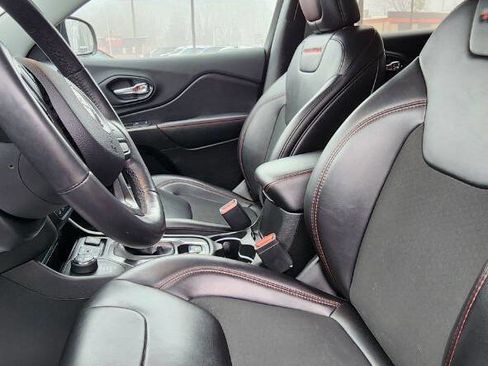 Used 2019 Jeep Cherokee Trailhawk w/ Comfort/Convenience Group image 17