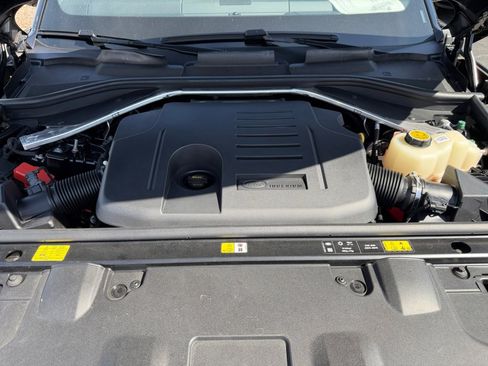 Certified 2024 Land Rover Range Rover SE image 16