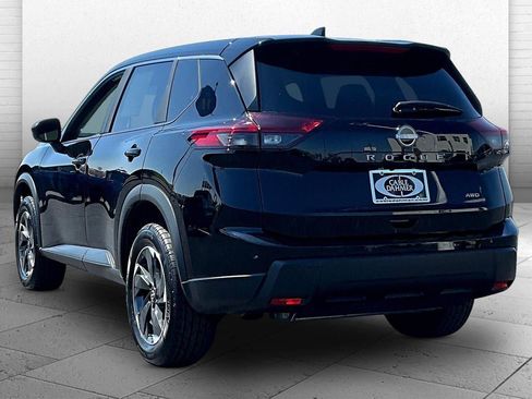 Used 2025 Nissan Rogue SV image 11
