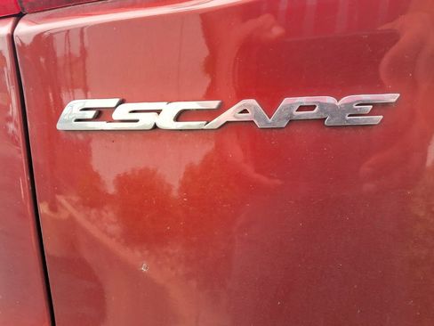 Used 2014 Ford Escape SE w/ Leather Comfort Package FWD image 9