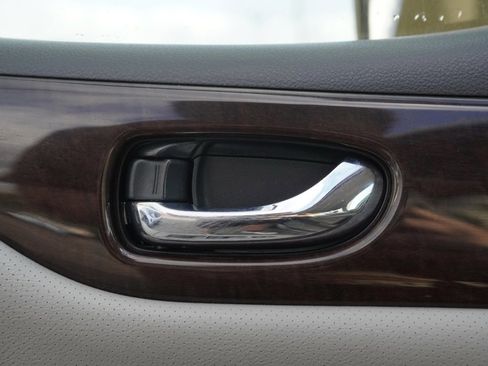 Used 2015 Nissan Quest SV image 7