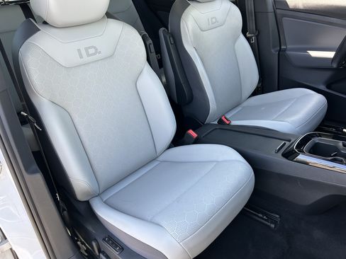 Used 2021 Volkswagen ID.4 Pro S w/ Gradient Package RWD image 8