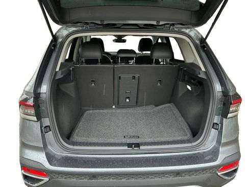 New 2025 Volkswagen Taos SE image 16