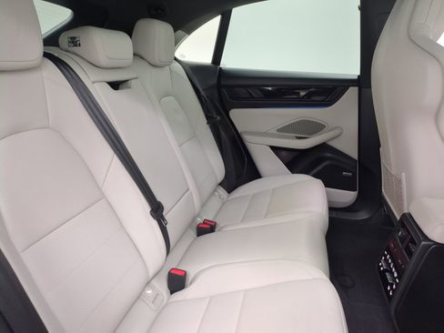 Certified 2025 Porsche Macan 4 Electric AWD/4WD image 24