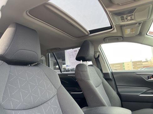 Used 2020 Toyota RAV4 XLE image 5