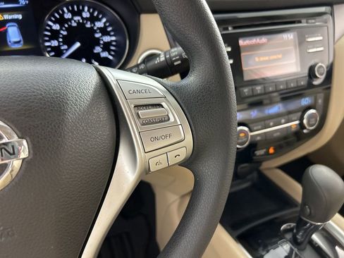Used 2016 Nissan Rogue SV AWD/4WD image 15