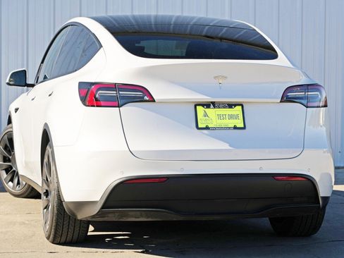 Used 2021 Tesla Model Y 2WD image 5