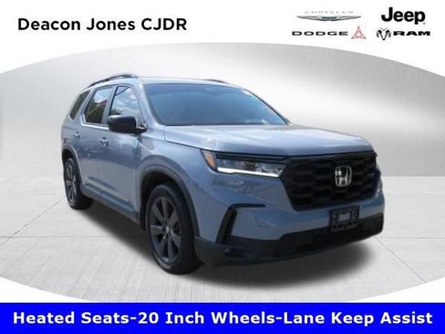 Used 2025 Honda Pilot Sport image 1