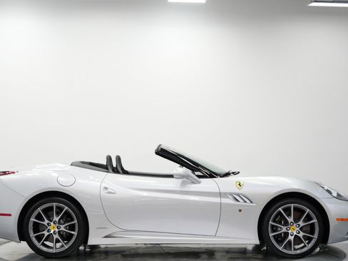Used 2011 Ferrari California RWD image 57