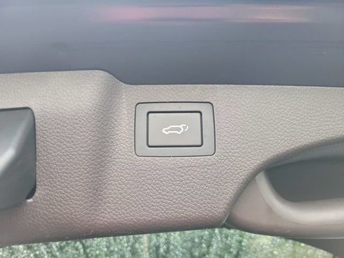 Used 2018 Hyundai Santa Fe Sport w/ 2.0T Ultimate Tech Package 05 FWD image 18