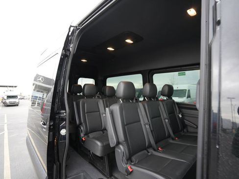 Used 2024 Mercedes-Benz Sprinter 2500 image 11