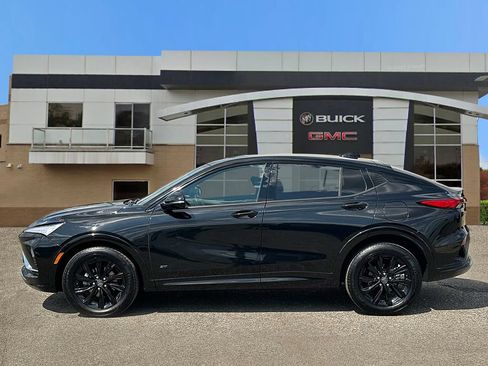 Certified 2025 Buick Envista Sport Touring FWD image 2