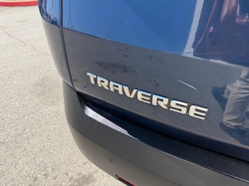 Used 2023 Chevrolet Traverse LT FWD image 11
