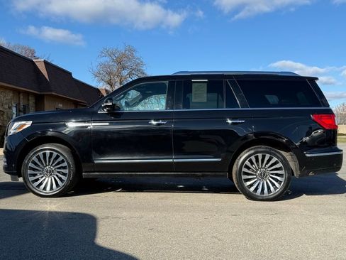 Used 2019 Lincoln Navigator Reserve image 2