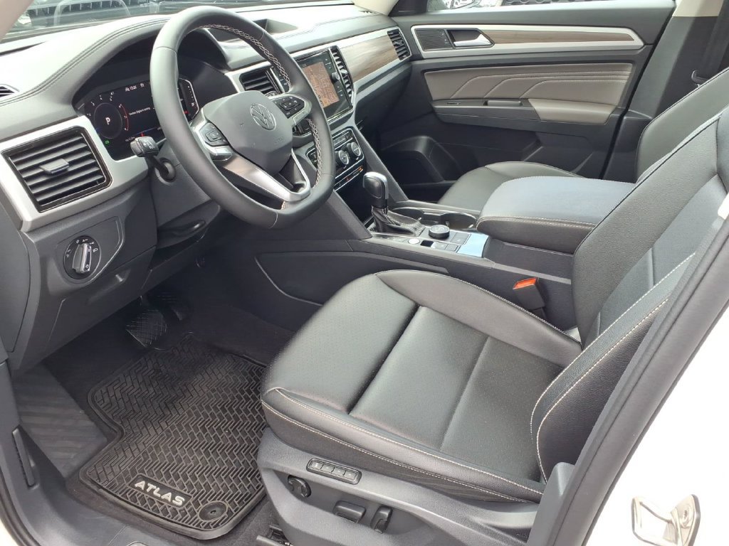 Used 2023 Volkswagen Atlas SEL AWD/4WD image 14