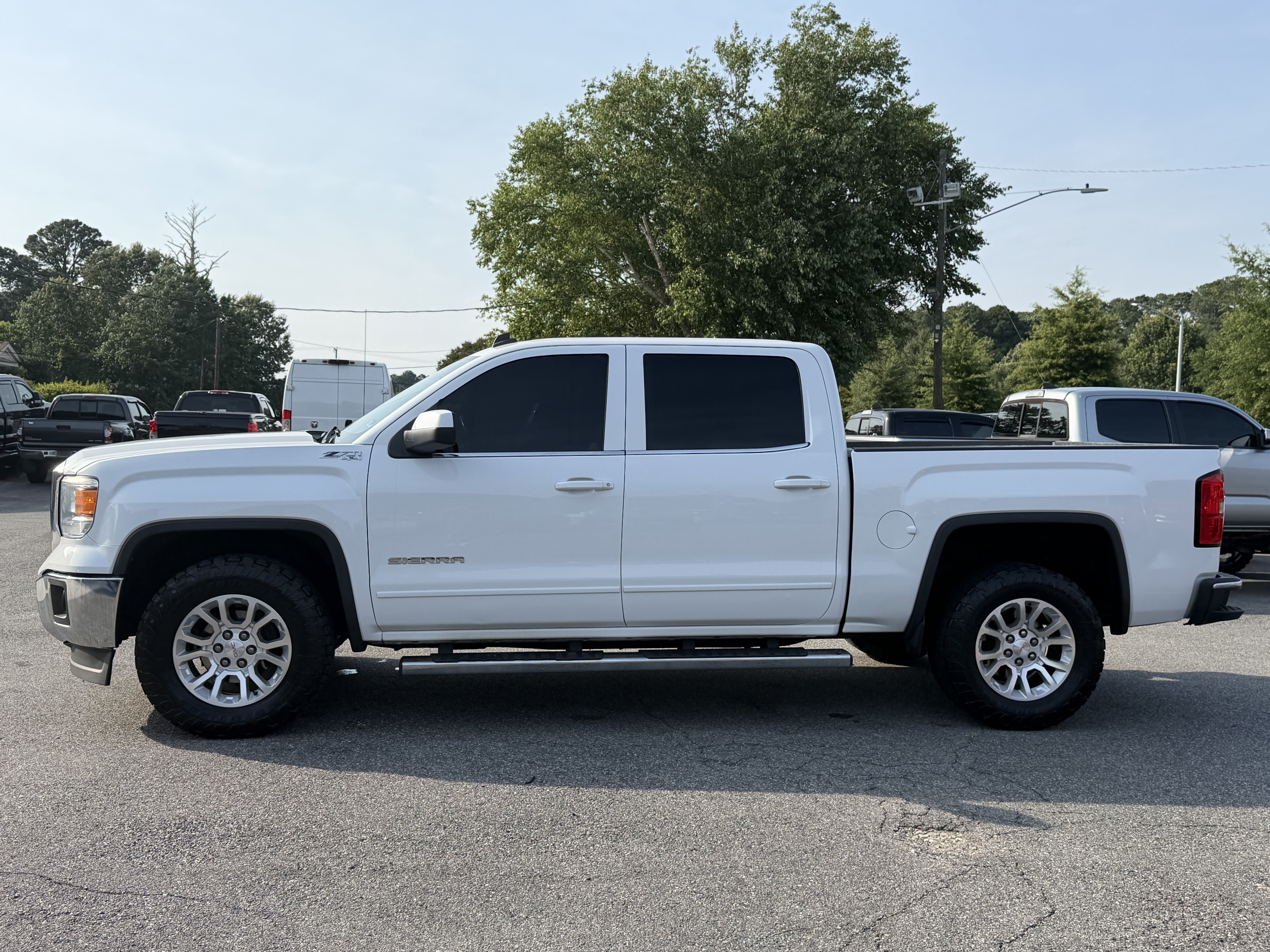 Used 2014 GMC Sierra 1500 SLE w/ SLE Value Package AWD/4WD image 9