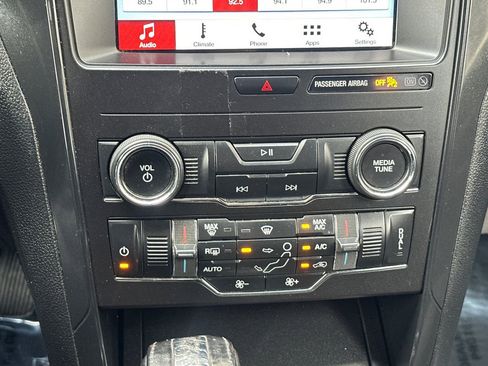 Used 2018 Ford Explorer XLT w/ Equipment Group 201A image 20