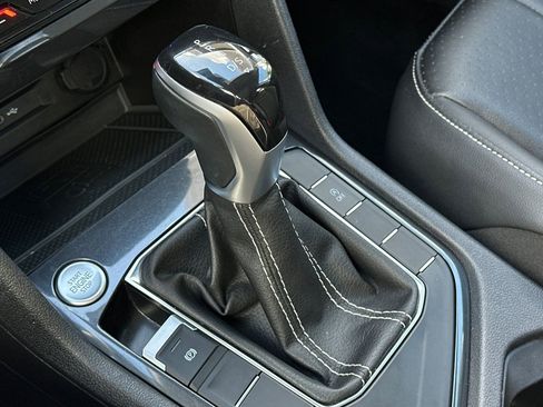 Used 2023 Volkswagen Tiguan SE w/ Panoramic Sunroof Package image 22