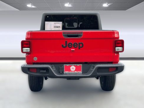 New 2025 Jeep Gladiator Sport image 10