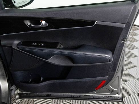 Used 2019 Kia Sorento LX image 39