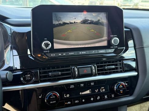 Used 2025 Nissan Pathfinder SV image 22